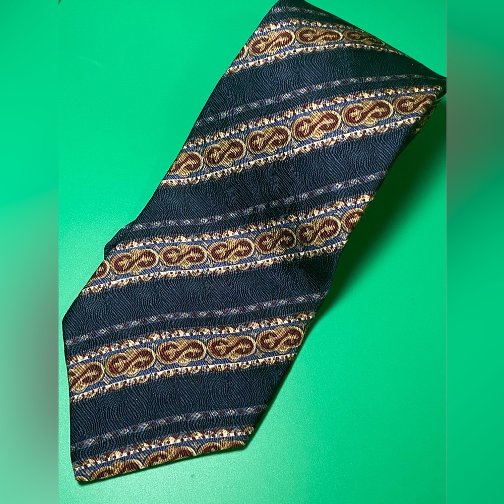 Geoffrey Beene Men's Necktie 100% Silk Tie Designer Paisley Blue Gold Iridescent